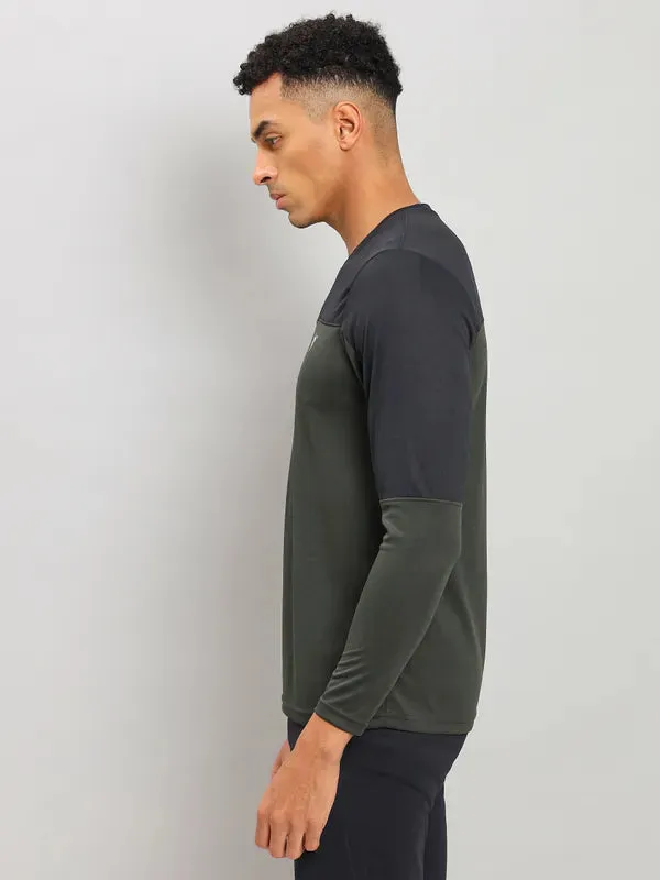 Men Colorblock Slim Fit Crew Neck T-shirt with TECHNO COOL 