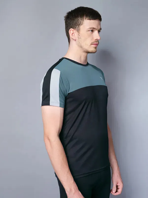 Men Colorblock Slim Fit Crew Neck T-shirt with TECHNO COOL